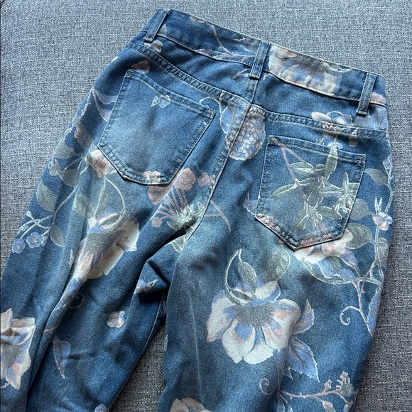 Wide Leg Floral Oversized Jeans - Picture 4 of 4